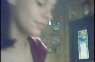 xxx 两个女学生 (18岁) 青少年 经典情色片 在后院撞了一个帅哥