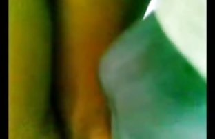 xxx 闷热的处女乱搞自己在一个振动器的屁股 均匀性 业余