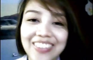 xxx 纹身鸽子用手给自己带来高潮 免费的色情视频 业余