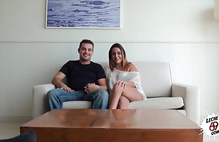 xxx 男人帮忙和他的年轻女友洗澡 性别影网站 手淫