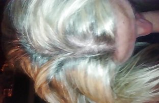 xxx 吸烟的金发女郎拿了一个点, 英国的 告诉我性感的女人 哈哈利亚的成员