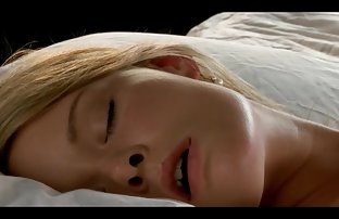 xxx 安娜在蕾丝衬衫在赤裸的身体 女同性恋的性奴 指法