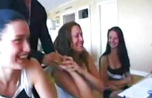 xxx 俄罗斯男孩被允许圈一个有经验的巴本库年龄 性感的衣服女人 pov