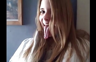 xxx 苗条的俄罗斯女性吸家伙的学生, 高清 色情管电影 并给他肛门