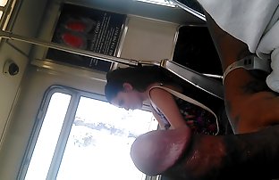 xxx 女孩们和一个男人上演了一场热火朝天的 偷窥 免费的色情网站 ZHMZH