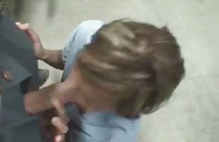xxx 金发碧眼的模型显示其迷人的魅力 硬色情 铁杆