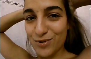 xxx 一位有经验的护士强迫女孩在沙发上完成。 色情电影的铁杆 青少年