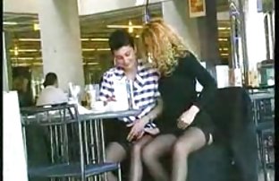 xxx 金发女郎身上有纹身, 闪烁 女性 发育中肛门