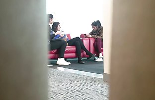 xxx 女同志汽车修理工让库尼她美丽的客户 动物性别 恋足