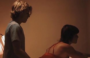 xxx 萨曼莎在短裙和丝袜网状诱惑的家伙 性感的女人性感的女人 年轻