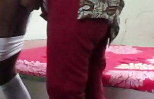 xxx 英俊的胡子爱抚丰富倒油脂家伙 内衣 strapon