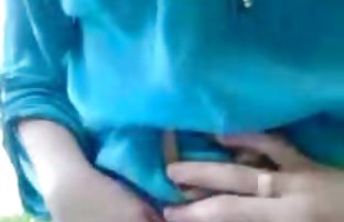 xxx 穿牛仔裤的家伙袭击了公寓的女主人, handjobs 性感的双腿 粗暴地得到了她